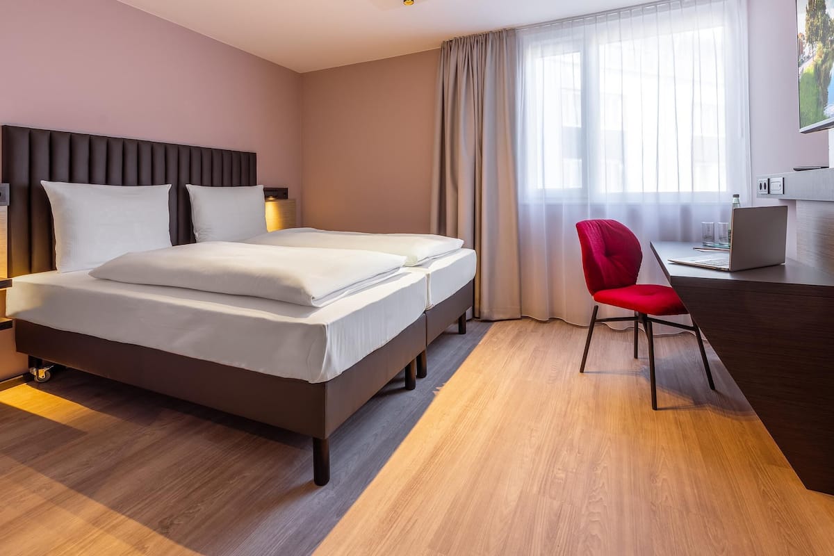 Economy Room, 2 Single Beds, City View