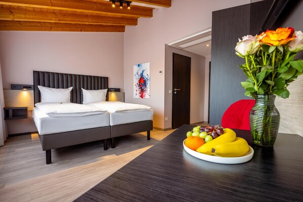 Ropa de cama hipoalergénica, escritorio, wifi gratis y ropa de cama 