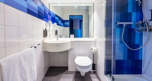 Family Room, Multiple Beds, Connecting Rooms | Bathroom - Best Western Hotel Altenburger Land (Altenburg)