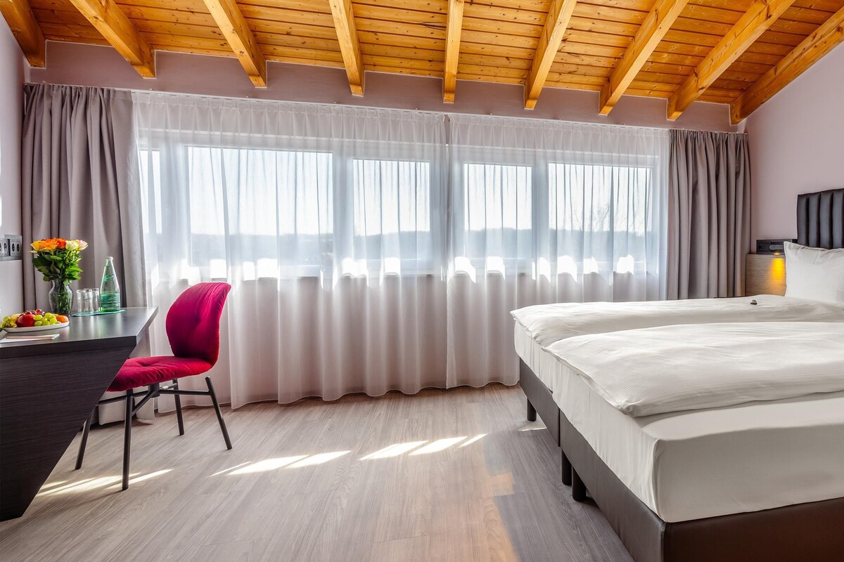 Habitación Deluxe, 2 camas individuales, cocineta | Ropa de cama hipoalergénica, escritorio, wifi gratis y ropa de cama 