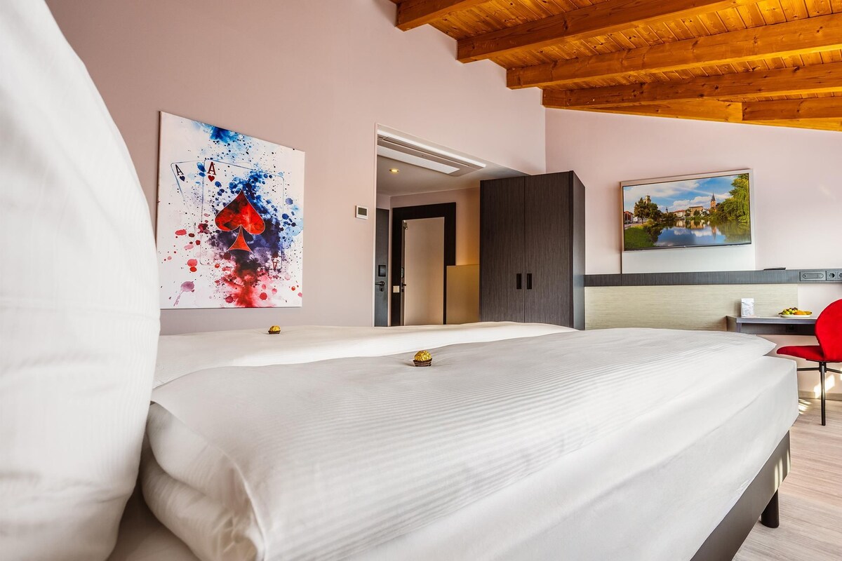 Habitación familiar, varias camas, habitaciones conectadas | Ropa de cama hipoalergénica, escritorio, wifi gratis y ropa de cama 