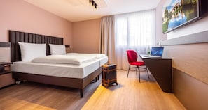 Ropa de cama hipoalergénica, escritorio, wifi gratis y ropa de cama 