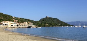 Beach - Bed and Breakfast 'Chambre -Senetosa' with Sea View, Wi-Fi and Air Conditioning (Belvédère-Campomoro)