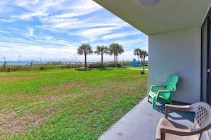 Terrace/patio - Charming 1-bedroom oceanfront condo in Carolina Beach, perfect for 5 guests. (Carolina Beach)