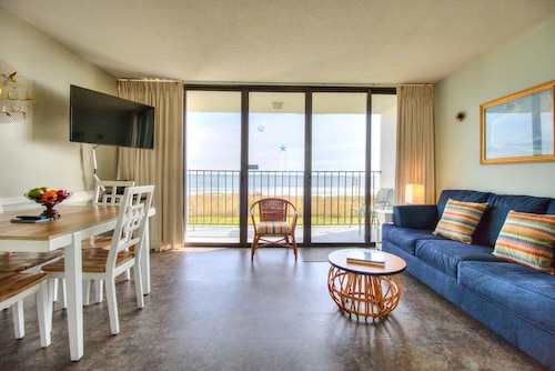 Oceanfront 1 Bedroom Condo at Carolina Beach, perfect for families or couples!