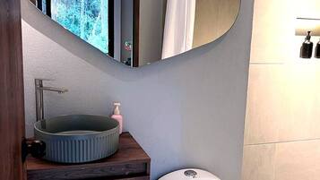 Deluxe Apartment, Balcony, Mountain View | Bathroom