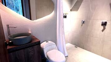 Deluxe Apartment, Balcony, Mountain View | Bathroom