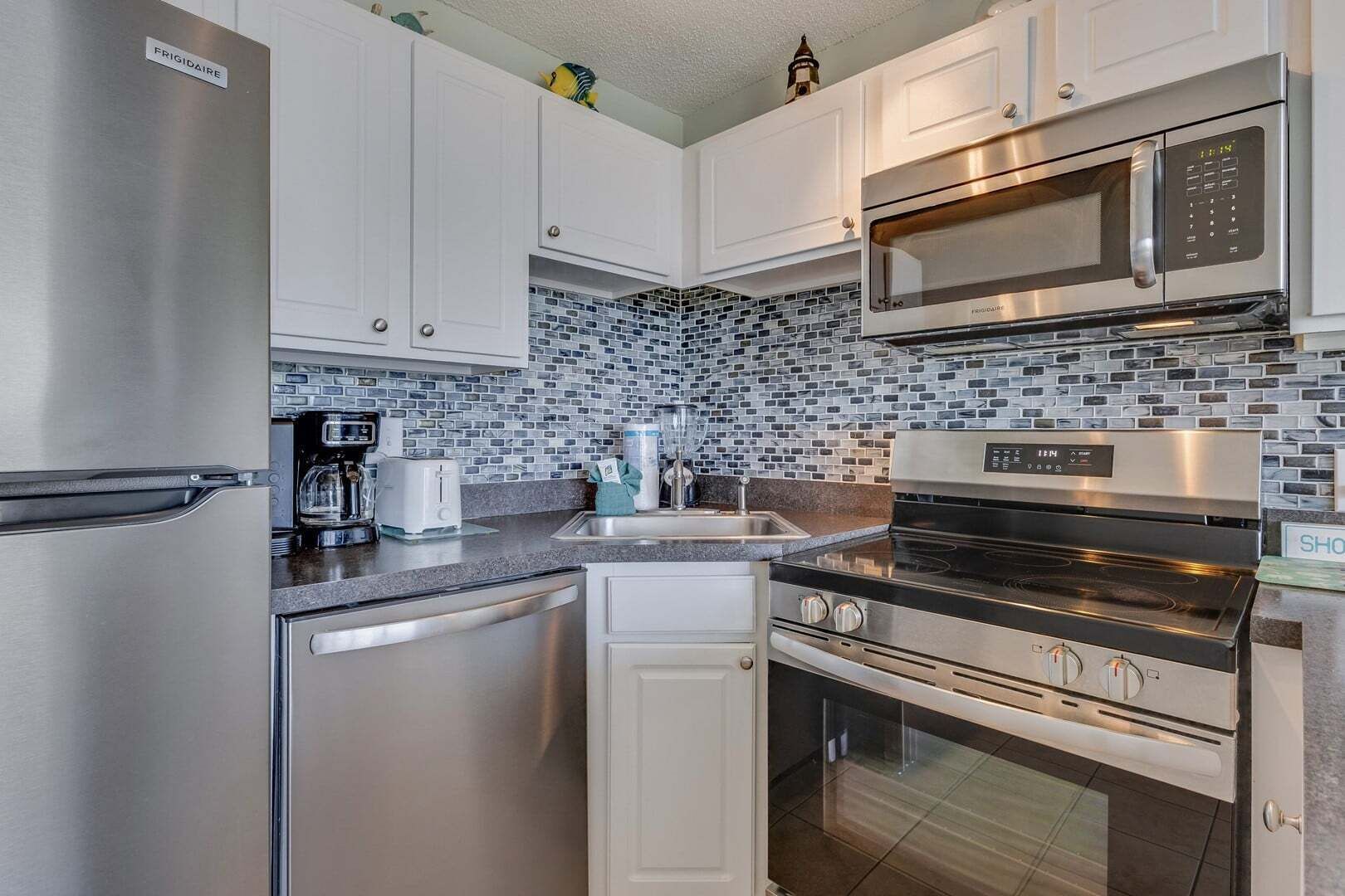 Fridge, microwave, oven, stovetop