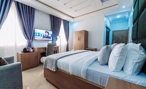 Suite, balcón, vistas a la ciudad