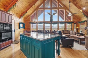 Interior - Luxury Views and Prime Smoky Mountain Location (Sevierville)