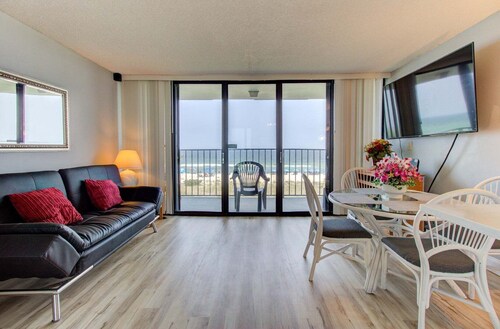 Cozy 1-bedroom oceanfront condo at Carolina Beach, perfect for a relaxing getaway.