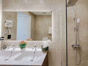 Shower, hair dryer, towels, shampoo - Brand new 2 BR close to the beach (Punta Cana)