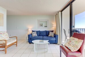 Living area - Beachfront 1BR condo in Carolina Beach, perfect for 6, ocean views await! (Carolina Beach)