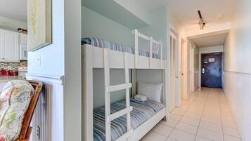 1 chambre, fer et planche à repasser, accès au Wi-Fi (inclus)