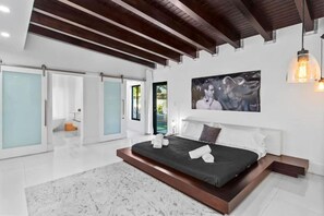 Villa | Iron/ironing board, free WiFi, bed sheets - Luxury Miami Stay by Glam Homes (North Miami Beach)