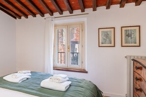 3 quartos, ferros/tábuas de passar roupa, Wi-Fi, roupa de cama