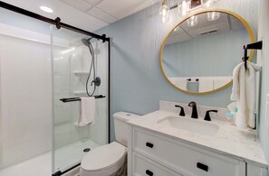 Shower, hair dryer, towels - Experience oceanfront comfort at 0304 Bountiful Bliss in Carolina Beach! (Carolina Beach)