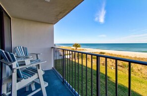 Property grounds - Oceanfront 1-BR condo in Carolina Beach, sleeps 6 with stunning views. (Carolina Beach)