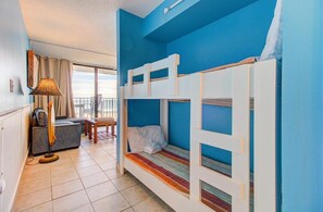 Room - Oceanfront 1-BR condo in Carolina Beach, sleeps 6 with stunning views. (Carolina Beach)