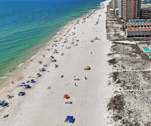 On the beach - Driftwood Towers 4H - Beachfront (Gulf Shores)