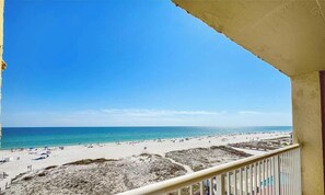 On the beach - Driftwood Towers 4H - Beachfront (Gulf Shores)
