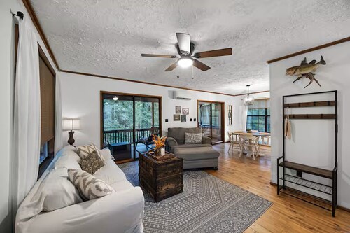 Creekside Cabin w/ Boat Ramp, Fire Pits & Outdoor Theater – Sleeps 6