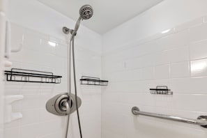 Shower, hair dryer, towels - Pinnacle Port with Gulf & Lake Views | Pools | West End PCB (Panama City Beach)