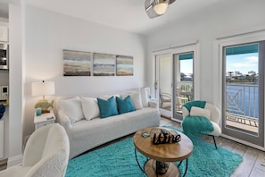Smart TV - 💎 Carillon Inn 313. Beautiful Lake Front with Gulf Views! Discounts (Panama City Beach)