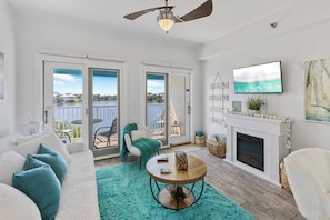 Smart TV - 💎 Carillon Inn 313. Beautiful Lake Front with Gulf Views! Discounts (Panama City Beach)
