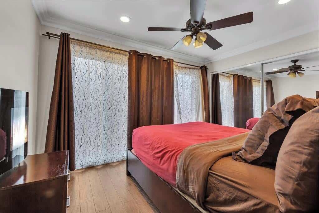 2 habitaciones, tabla de planchar con plancha, wifi y ropa de cama 