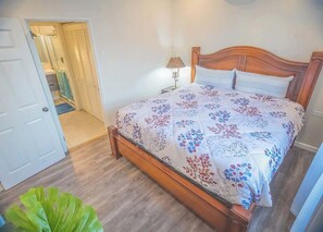 Room - Executive 1BR Downtown POS with ensuite bath (Port of Spain)