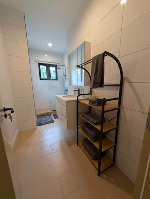 Shower - Modern 3 BR- 3 bath | Cascade | 5 mins from Downtown POS | Pool (Port of Spain)