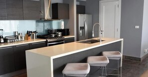 Private kitchen - Apto 33H de lujo, 1 recámara, vista a la ciudad (Panamá)