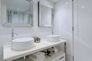 Shower - Apto 33H en YOO, vista a la ciudad con 1 recamara (Panamá)