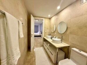 Shower - Apto 61C con balcón frente al mar, 1 rec y 2 baños (Panamá)