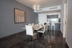 Dining - 25J Lujoso Apto, vista al Oceano Pacífico, 2 rec (Panamá)