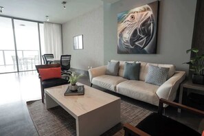 TV - 25J Lujoso Apto, vista al Oceano Pacífico, 2 rec (Panamá)