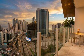 A high-rise building with a modern design, overlooking a busy urban area with multiple roads and other high-rise buildings. - 24G Apto en Wanders & Yoo Marbella con 3 recamaras (Panama City)