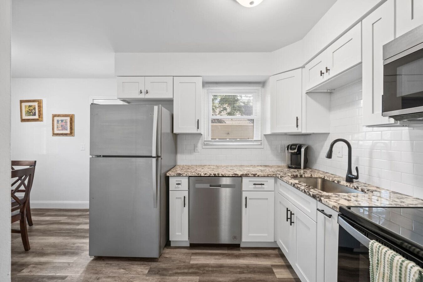 Refrigerador, microondas, horno, placa de cocina