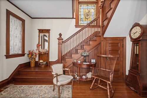 Oma’s Haus - Walk to Main Street!