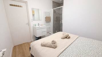 1 bedroom, internet, bed sheets