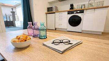 Microwave, coffee/tea maker, toaster