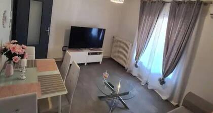 T3 apartment in a private air-conditioned residence
