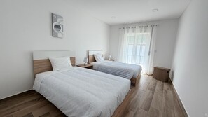 3 bedrooms, iron/ironing board, WiFi, bed sheets - Villa Paço Serenity (São Bartolomeu de Galegos)