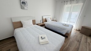 3 bedrooms, iron/ironing board, WiFi, bed sheets - Villa Paço Serenity (São Bartolomeu de Galegos)