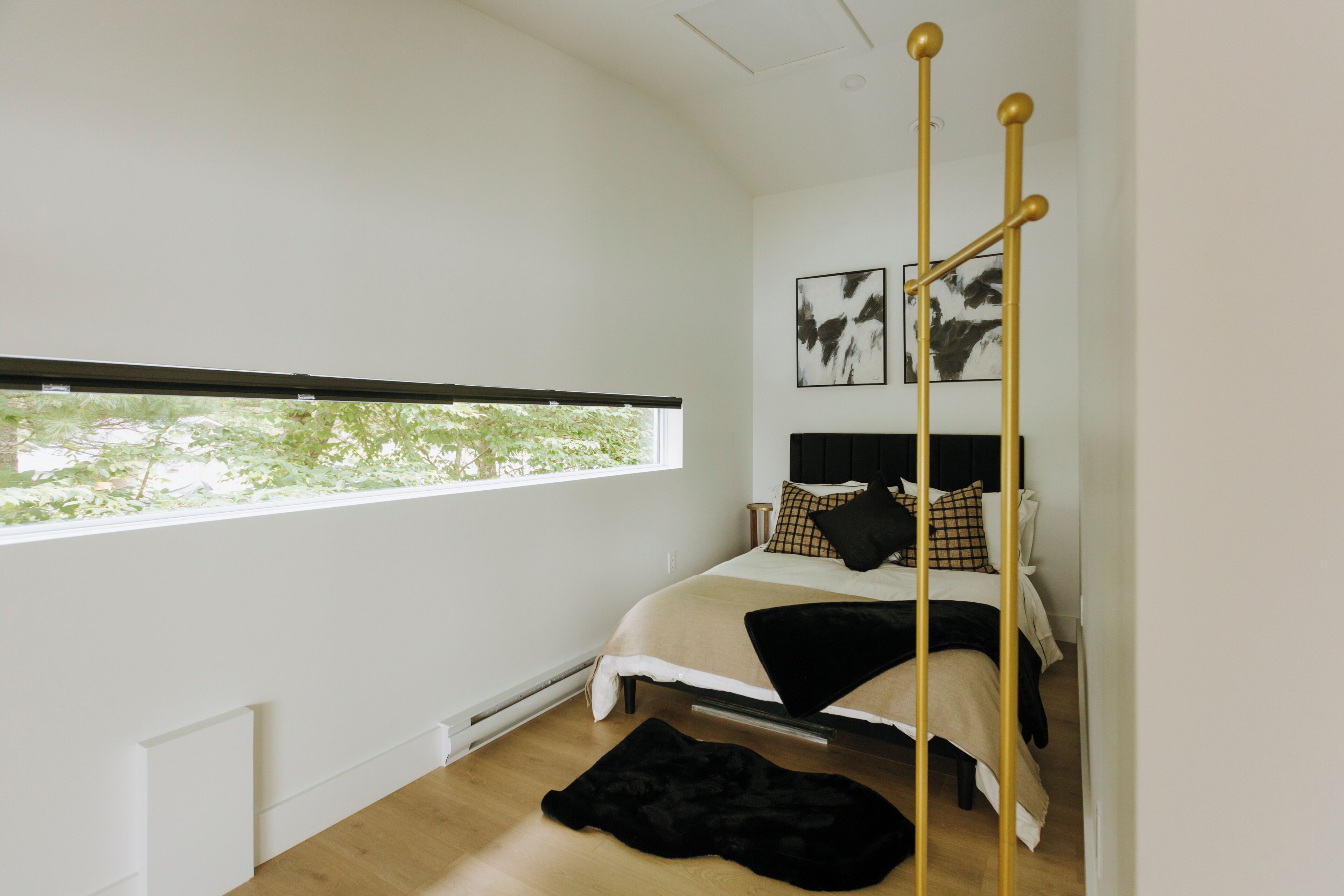 5 bedrooms, iron/ironing board, travel crib, free WiFi