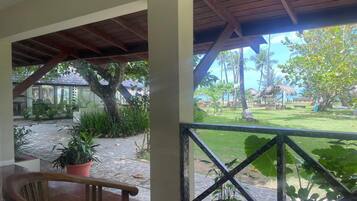 Tweepersoonskamer, uitzicht op zee