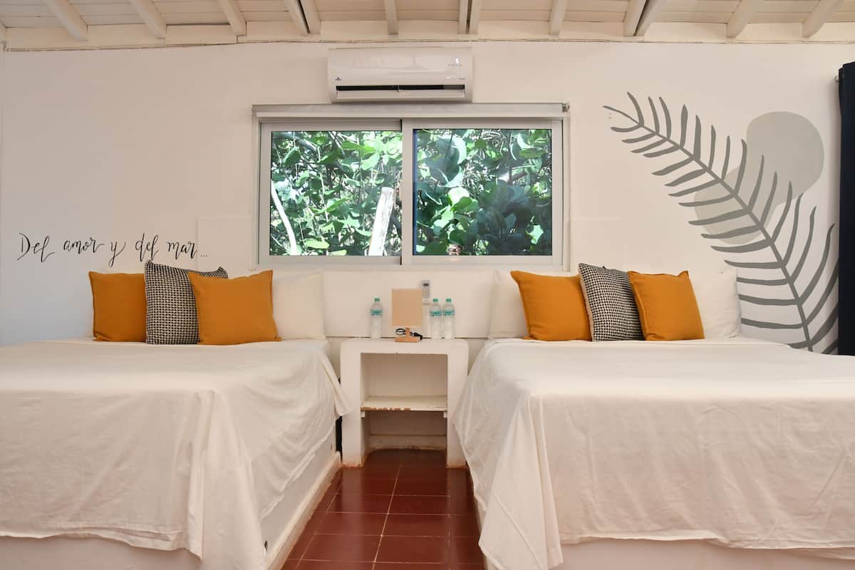 Phòng 4 tiện nghi đơn giản, quang cảnh biển