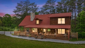 Exterior - Rustic Ridge Lodge - Hot Tub, Sauna, Game Room. Close to Hiking (Rockbridge)