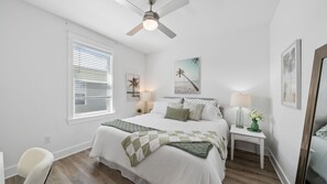 6 bedrooms, WiFi, bed sheets - Pet friendly, walk to the beach, Master Swim Spa & Firepit -Villas of Frangista (Miramar Beach)